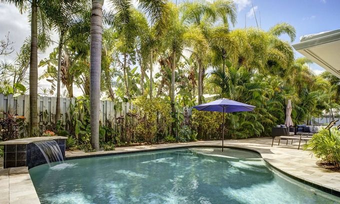 Central Oakland Park Casa | Heated Pool! Walk to Brewery & Restaurants!