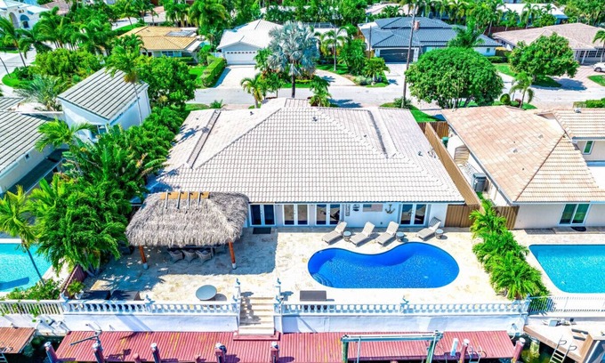 Bermuda Riviera Casa | Heated Pool+Waterfront! Tiki Hut+1 Mile To Beach!
