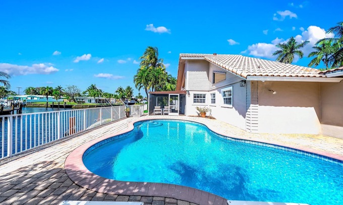 Garden Isles Casa | Heated Pool! Waterfront+Kayak! Close 2 Beach!