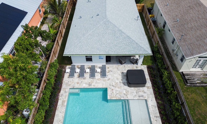 Old Northwood Historic District Casa | Heated Salt Pool , 4BR Luxe Home , Jacuzzi , Self Check-In