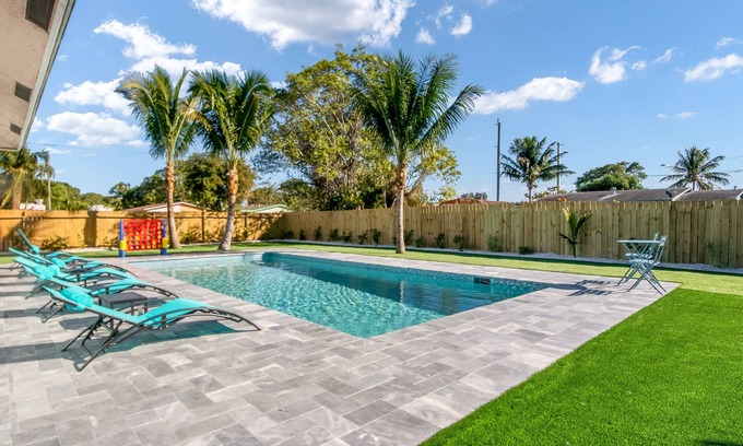 Delray Beach Casa | 🏝️⭐️HEATED SALT WATER POOL HOME~🌊Delray Beach home 3 blocks from Atlantic Ave!