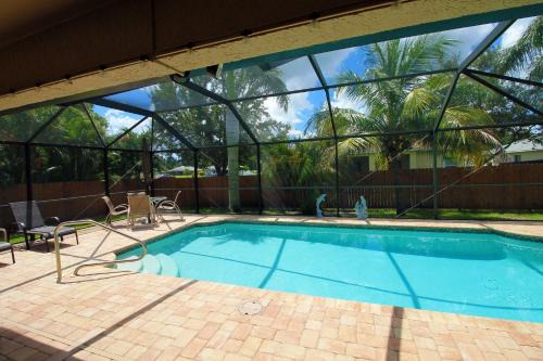 Mariner Casa | Heated saltwater pool, newly furnished, close to shopping and more - Villa Tropical Paradise