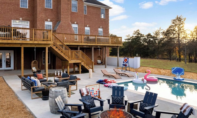 Culpeper Casa | Heated Saltwater Pool~Huge Arcade~Theater~100" TV~Hot Tub~King Beds