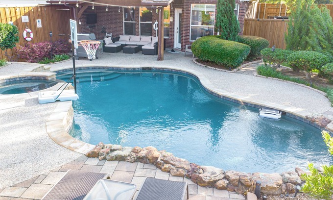 Frisco Casa | Heated Spa & Pool & Billard & Piano -King Beds in center Frisco 4 beds & 3 baths