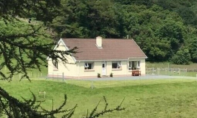 Carrigart Casa | Heather Cottage, Creeslough, Co Donegal. F92 F853