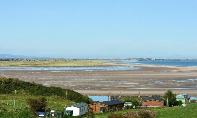 Bamburgh Casa | Heather Cottages - Grey Heron