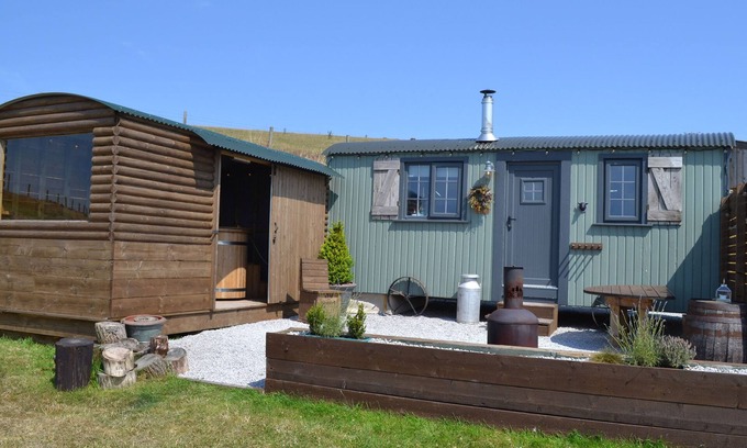 Barnoldswick Cabaña | HEATHER HUT AT COPY HOUSE HIDEAWAY, pet friendly in Earby