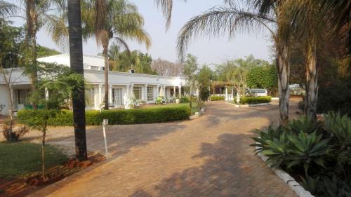 Akasia Casa | Heatherdale Guesthouse & Shuttle Services