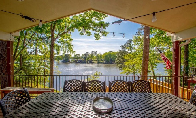 Mid America Casa | Heatherwood · Heatherwood Lodge w/ Hot Tub, Pvt Dock, Game Room.