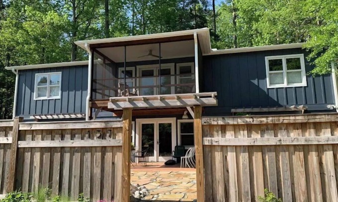 Pittsboro Casa | Heavener farm guesthouse (two story)