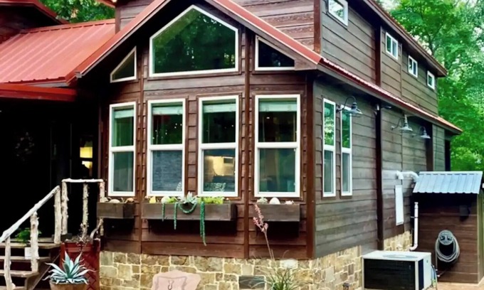 Canton Cabina | Heavenly Escape into the Forest- Tiny Home at Allen Acres Resort