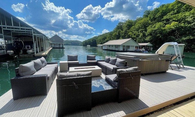 Big Creek Alquiler De Eote | Heavenly Hideaway Floating Cabin with a **HOT TUB** Norris Lake, Whitman Hollow