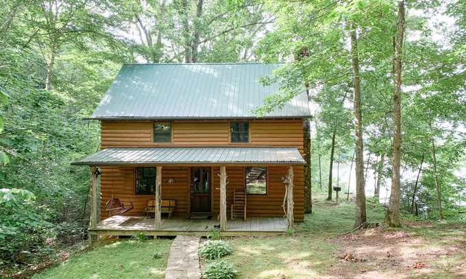 Lucas Cabina | Heavenly Hideaway-Lakeview Log Cabin