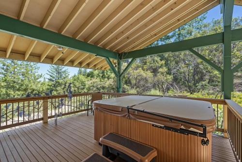Groveland Casa | Heavenly Hilltop - 3-Level Home with Game Room home