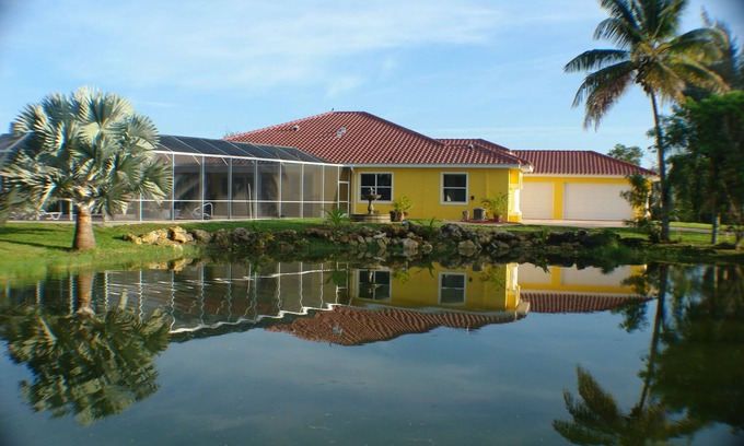 Bell Villa Casa | Villa de lujo celestial para adultos en la península enmarcada por romant. lago