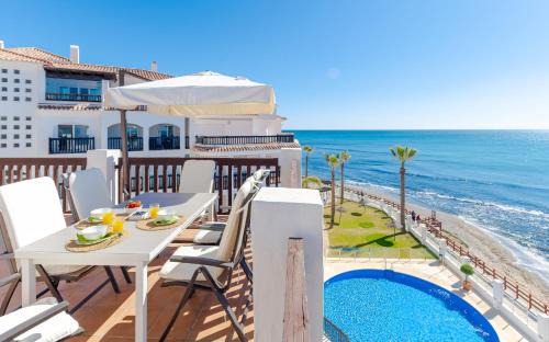 Calahonda Apartamento | Heavenly Views from Frontline Penthouse
