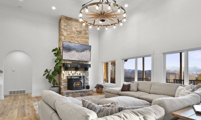Park City Casa | Heber Luxury Home, Sleeps 20, Adventure Base or Family Reunion, Arctic Spa!