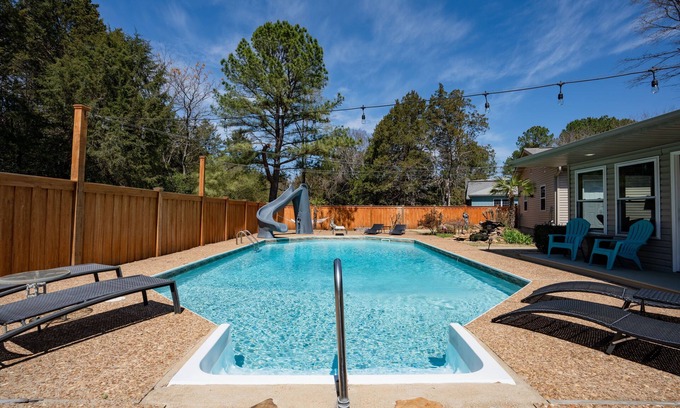 Heber Springs Casa | Heber Springs Home w/ Heated Pool! Walk to Sandy Beach & Greers Ferry Lake!