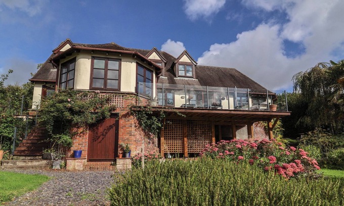 Barnstaple Cabaña | HEDGEROSE, pet friendly, character holiday cottage in Barnstaple