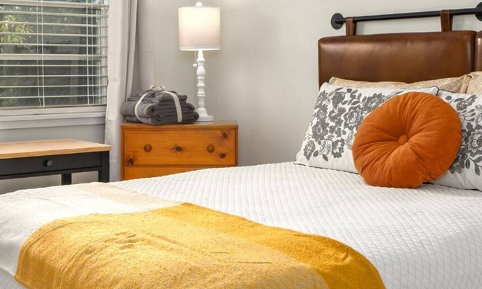 Cahaba Heights Condominio | Heights Brands by Oasis - Condo Uno - the best of Birmingham - charming home