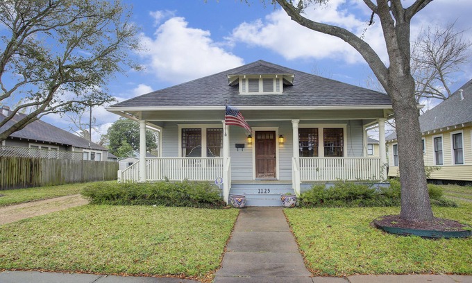 Houston Heights Casa | 25 Houston Heights.