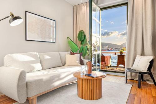 Sandviken Apartamento | Heimby Homes - Seaside Balcony Stay