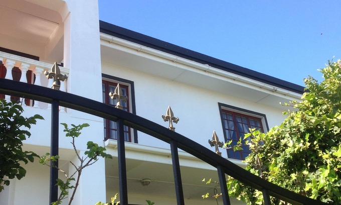Gordon's Bay Casa | Helderberg Guesthouse