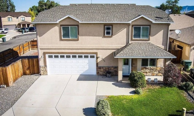 Orchard Mesa Casa | Helena House: Super Clean 4 Bed;3 Bedrooms;2.5 Bath and AC.