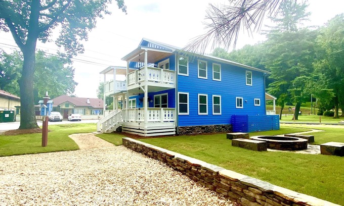 Helen Casa | Helen’s Blue Harmony a peaceful home to spend your getaway!
