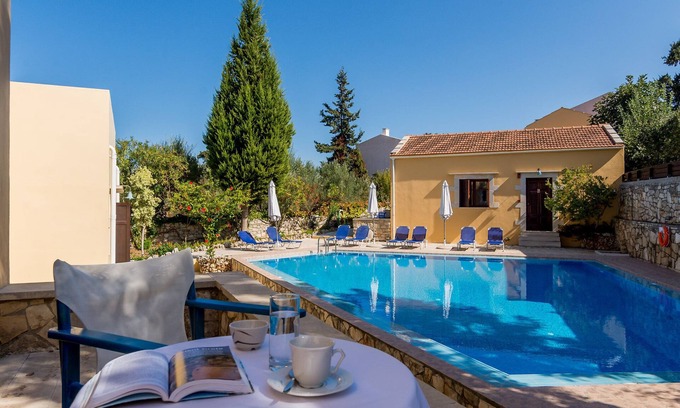 Douliana Apartamento | Heliopetra Studios, Douliana village