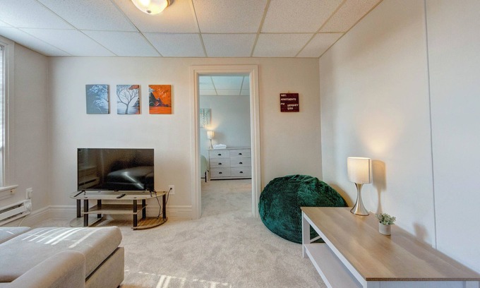 Hershey Apartamento | Hell's Kitchen, Apt #1 1-bedroom apartment just a short walk to Hershey Theatre