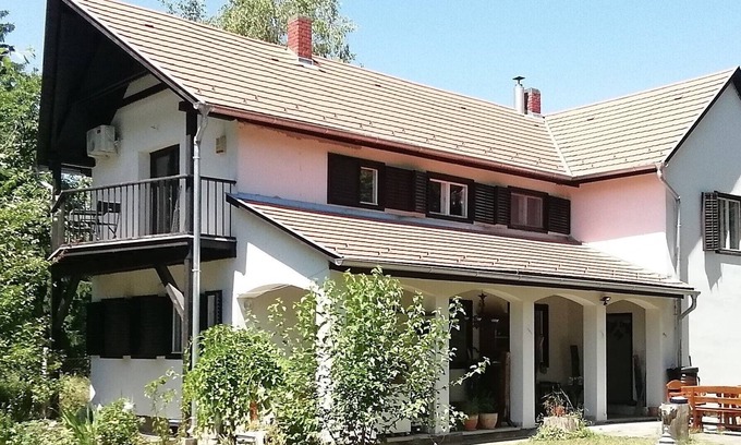 Mihald Apartamento | Helles Studioapartment mit Südbalkon. Alleinlage im Wald für Naturliebhaber