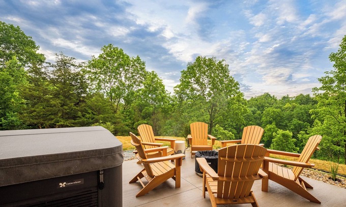 The Galena Territory Casa | New Luxury Home overlooking The General - Golf Simulator, Game Room, Hot Tub!