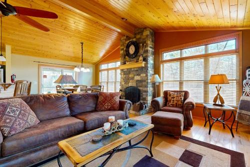 Nekoosa Casa | Hellpap Family Cabin