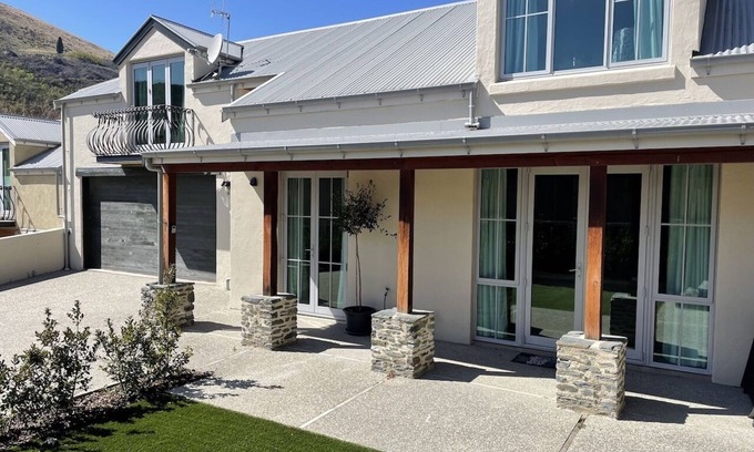 Arrowtown Casa | Helms Court Family Home