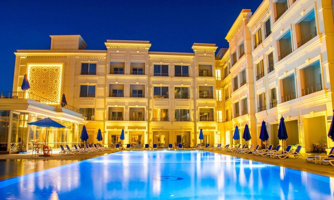 Al-Muntazah Hotel | Helnan Mamoura Hotel & Events Center