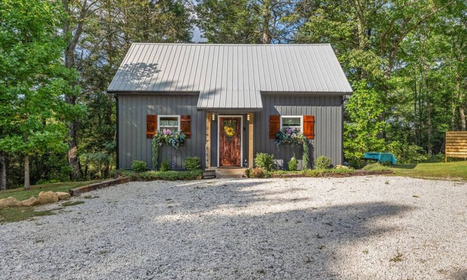 Rogers Apartamento | Hemlocks Over Muir in Rogers KY - Hot Tub & WiFi