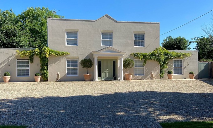 Horton Casa | Hen Doo’s and Families *Jacuzzi * BBQ *Parking* Pool Table * Games room