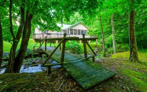 Cosby Casa | Hen Wallow Creek Cottage