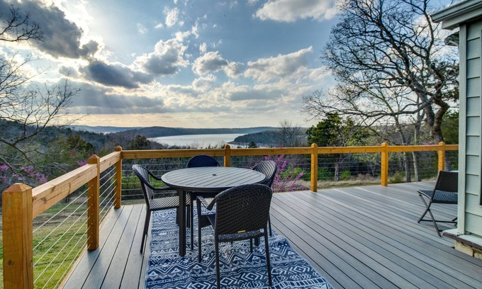 Henderson Cabina | Henderson Cabin w/ Deck & Scenic Lake Views!