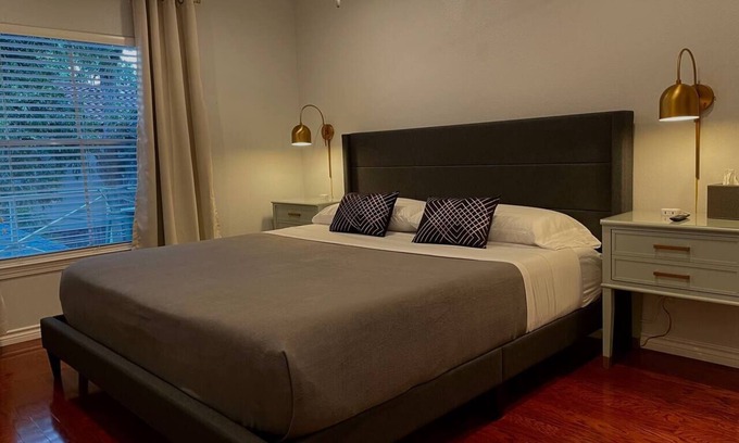 Knox - Henderson Apartamento | Henderson Haven - 1 bedroom King Bed Private Patio