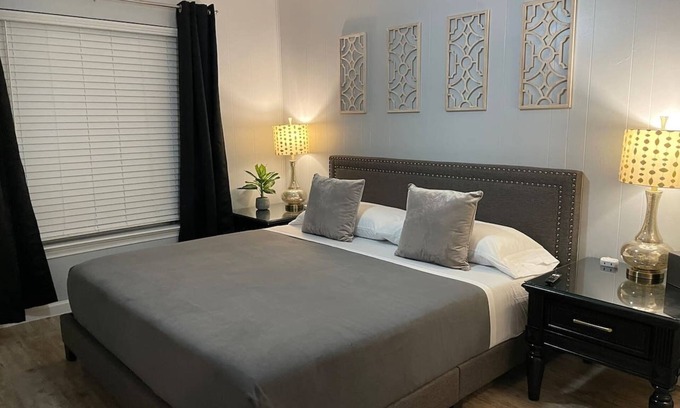 Knox - Henderson Apartamento | Henderson Hideaway - King Bed, Patio & Walkable