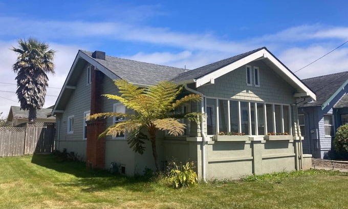 Eureka Casa | Henderson Hideout-Hot Tub and Pet Friendly!