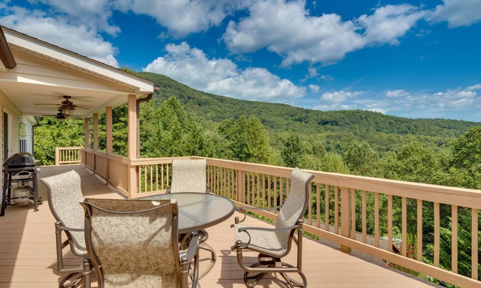 Hendersonville Casa | Hendersonville Retreat w/ Mtn Views & Deck!