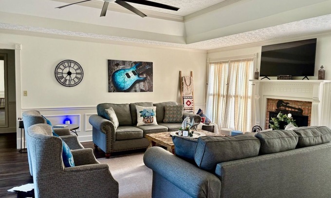 Hendersonville Casa | Hendersonville, TN, The Peaceful Retreat,Ping Pong & Pool Tables