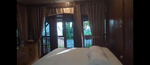 Sumberagung Casa | HENDRO'S SURF CAMP Pulau merah