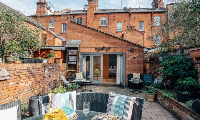 Henley Apartamento | Henley Gardens - From 200 Per Night