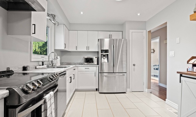 Port Dalhousie Casa | Henley House | 8 ppl | Hot Tub & Firetable | Near Rowing, Brock, Beach, NHS