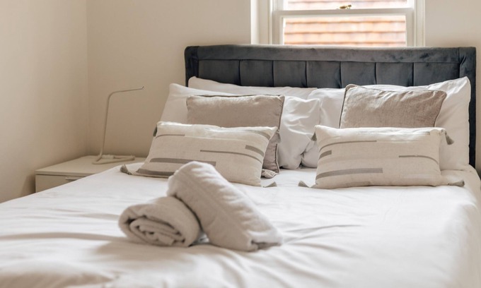 Henley Apartamento | Henley Town Centre With Parking - From 110 Per Night
