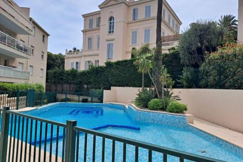 Prado - Republique Casa | HENRI CAMILLE REAL ESTATE -Beautiful one bedroom swimming pool and parking